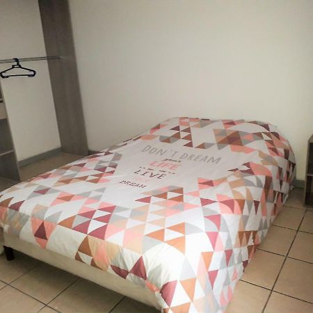 Pusignan Appart Comme Chez Soi מראה חיצוני תמונה