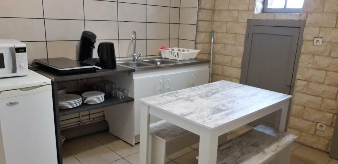Pusignan Appart Comme Chez Soi מראה חיצוני תמונה