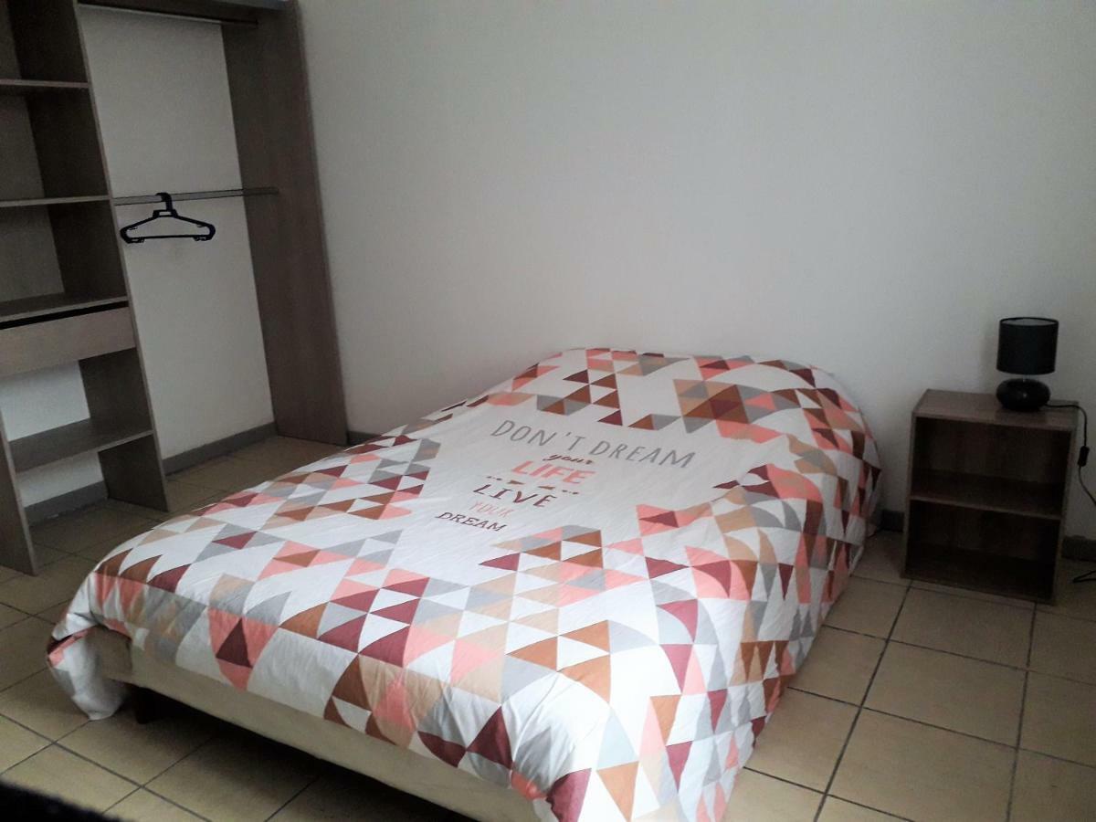 Pusignan Appart Comme Chez Soi מראה חיצוני תמונה